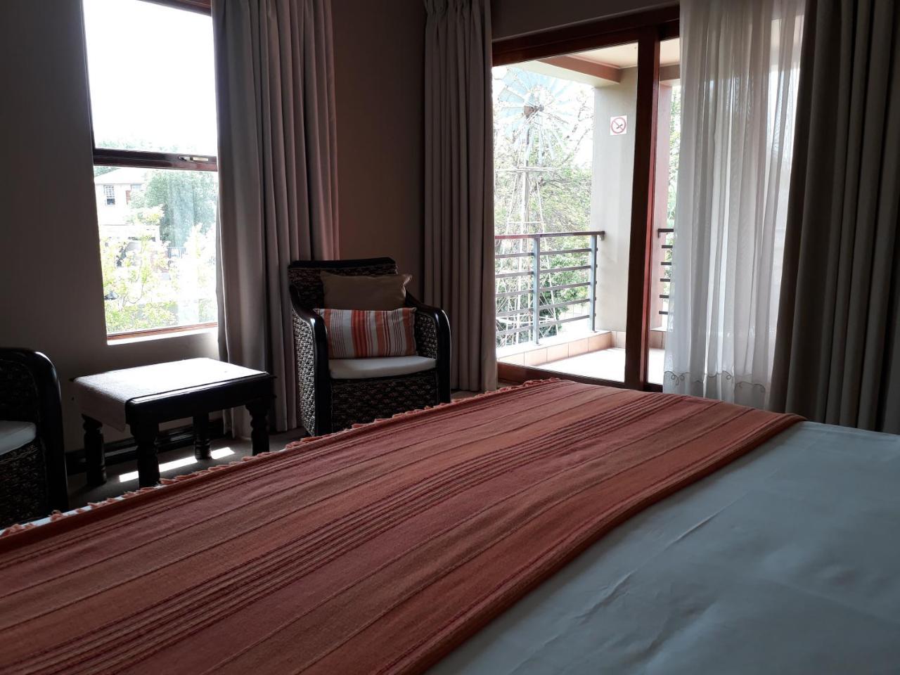 Karoo Sun Boutique Guest House Oudtshoorn Kültér fotó